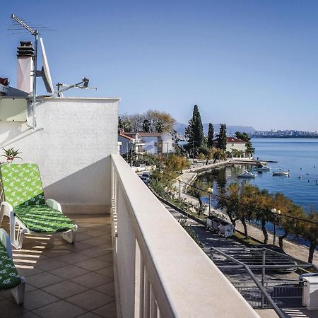 3 Bedroom Cozy Apartment In Kastel Kambelovac Kastela Exterior photo